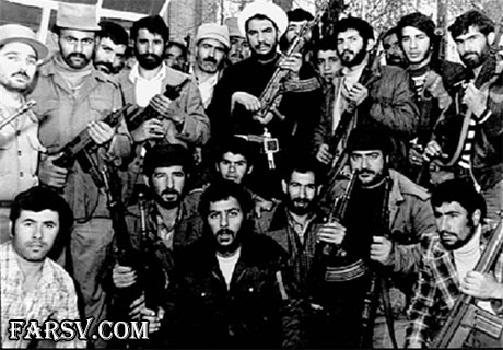 پنهان کردن کلاشینکف زیر عبا