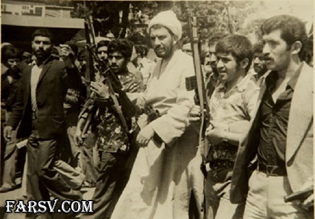 پنهان کردن کلاشینکف زیر عبا