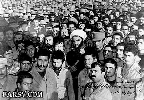 پنهان کردن کلاشینکف زیر عبا