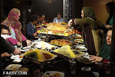 تصاویر جالب از بازیگران در یک مهمانی رنگین! عکس های بازیگران در مهمانی جمعی