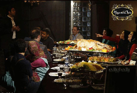 تصاویر جالب از بازیگران در یک مهمانی رنگین! عکس های بازیگران در مهمانی جمعی