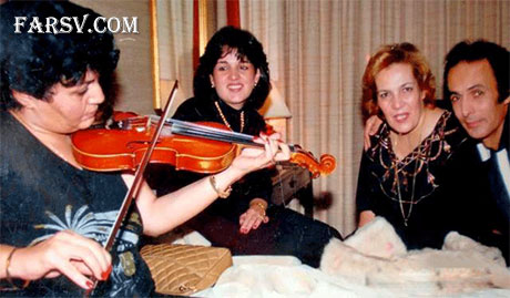 هایده در حال نوازندگی ویولون