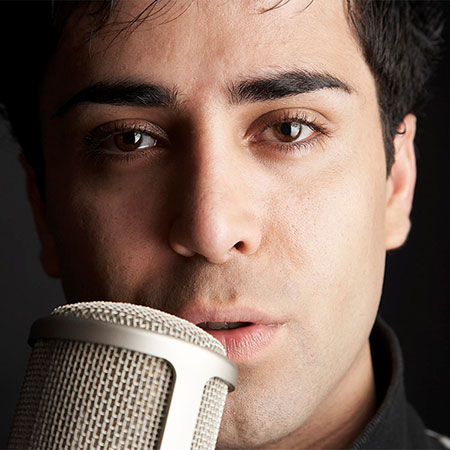 دانلود آهنگ جدید بابک رهنما به نام دنیای عجیب