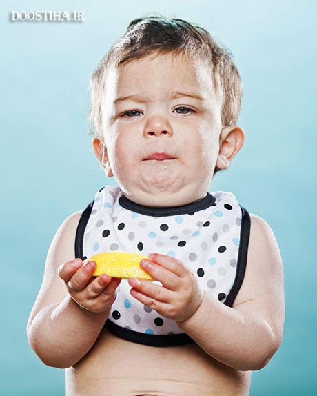 عکس بچه ها در لحظه خوردن لیموترش