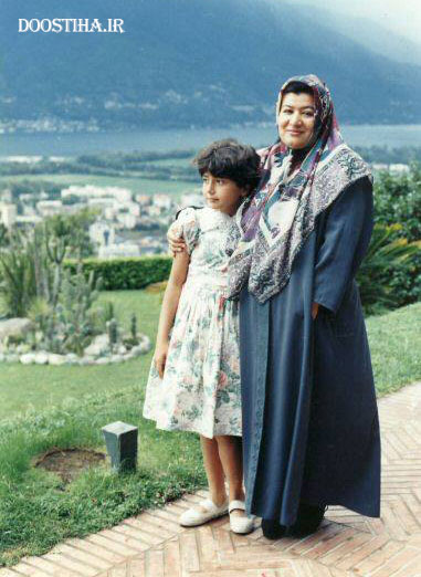 عکس کودکی باران کوثری در کنار پوران درخشنده