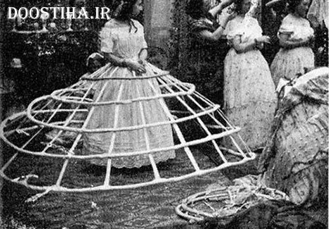 دامن زنان در حدود 200 سال پیش