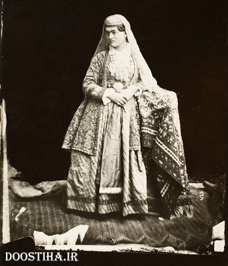 عکس های زیر خاکی از دختران ایران در دوره قاجار! سیمای یک زن با لباس سنتی در عصر قاجار