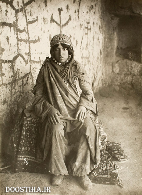 عکس های زیر خاکی از دختران ایران در دوره قاجار! سیمای یک زن با لباس سنتی در عصر قاجار
